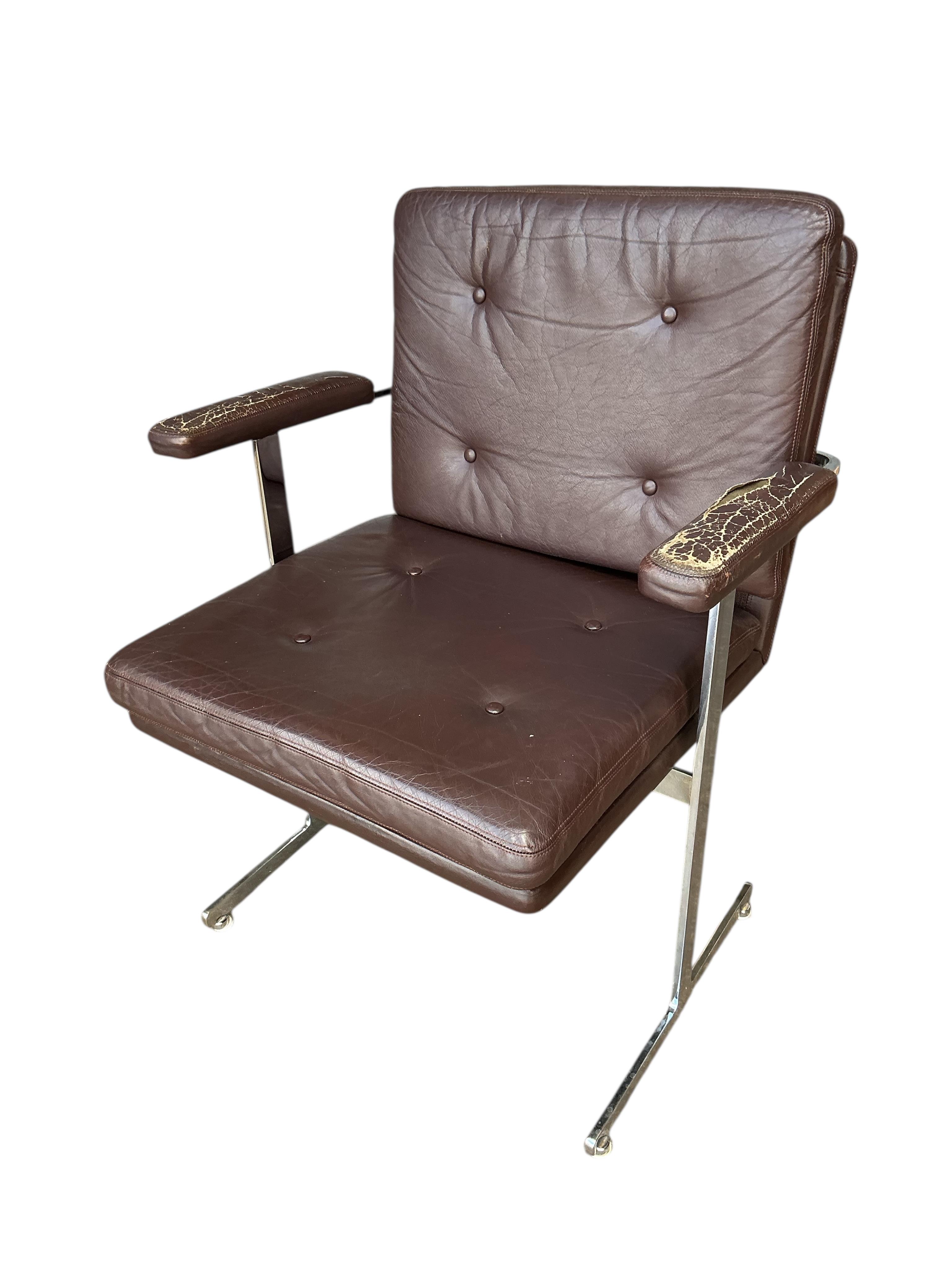 Robin Day for Hille. A pair of Delphi leather and chrome chairs